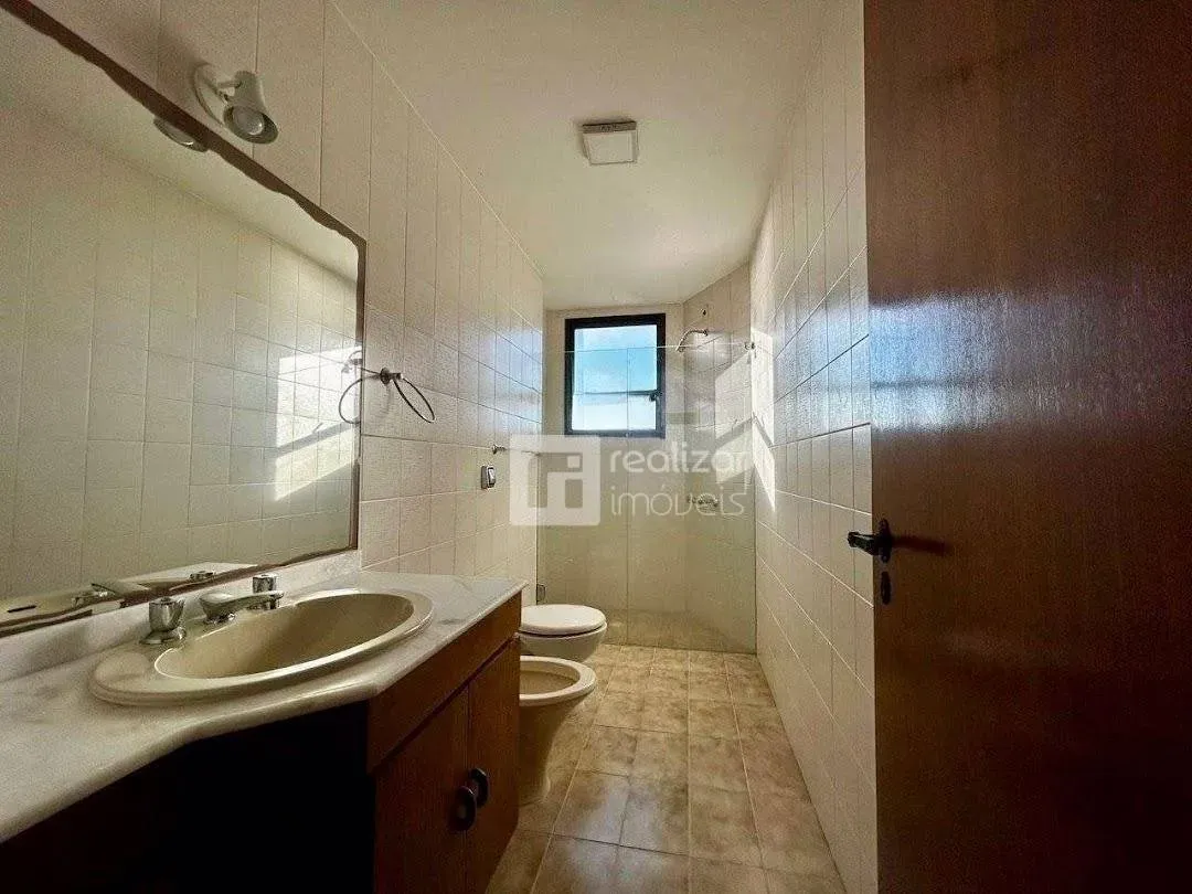 4-bedroom apartment with 3 en-suite baths and 303 m² — photo 37