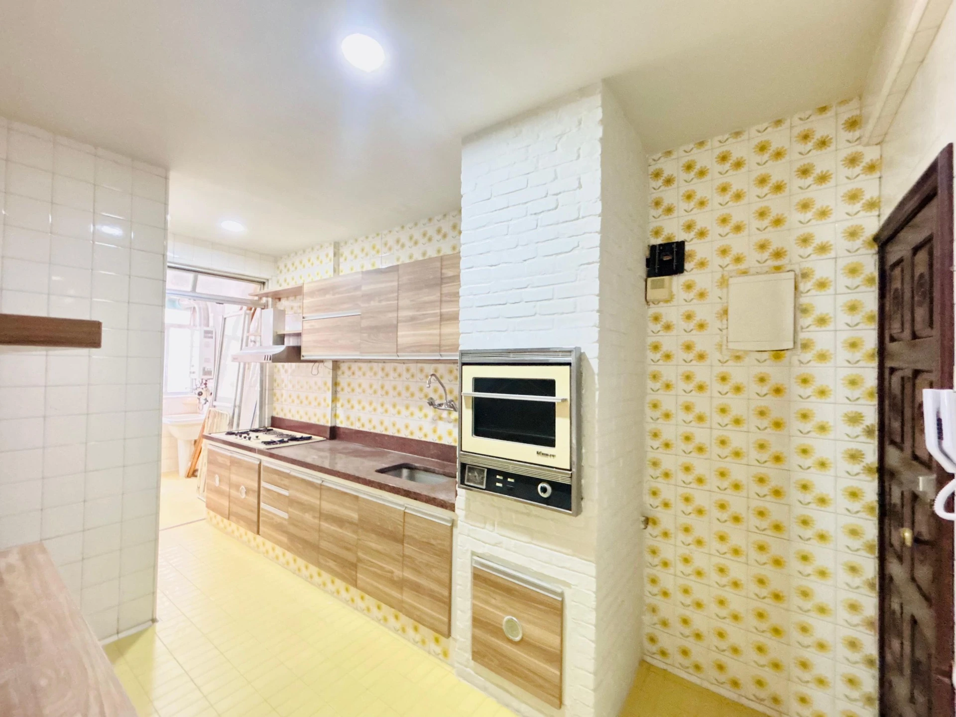 Apartment, 92 m², with wood or laminate floors — photo 14