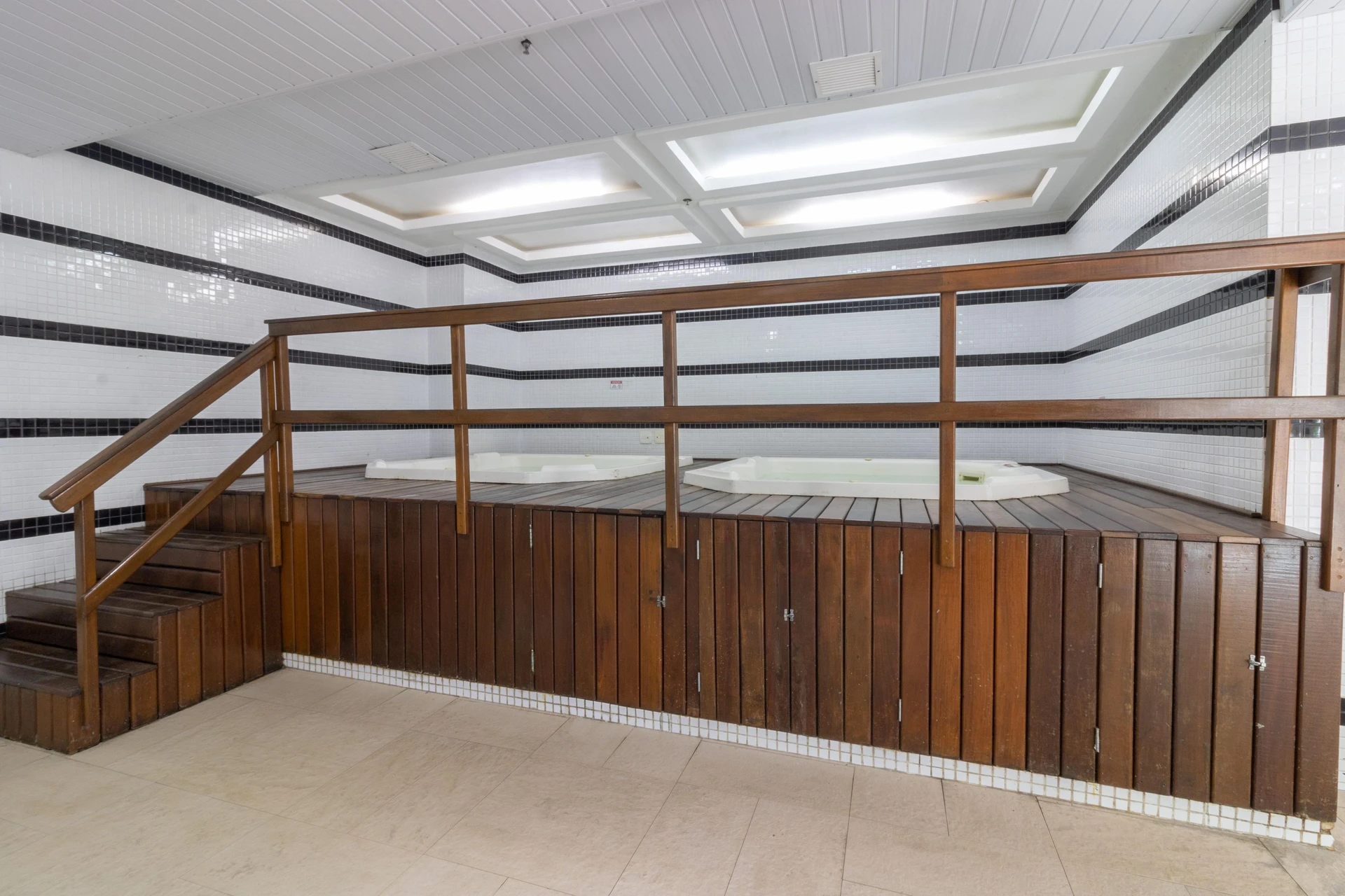 Furnished 2-bedroom apartment with private BBQ — photo 39