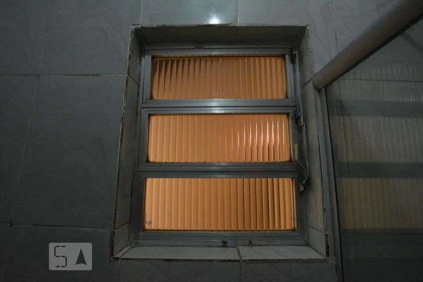 Apartamento de 1 quarto com cozinha fechada a gás e quintal