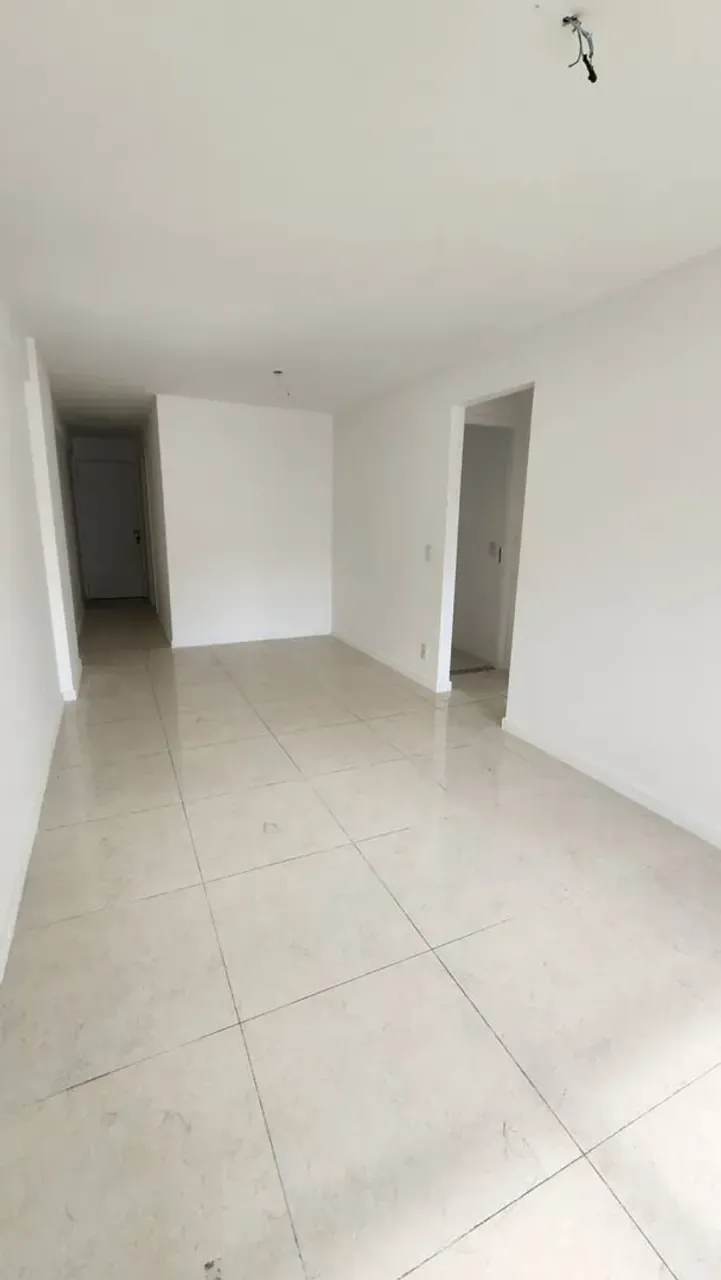 3-bedroom apartment with 4 bathrooms and a glass balcony — photo 3