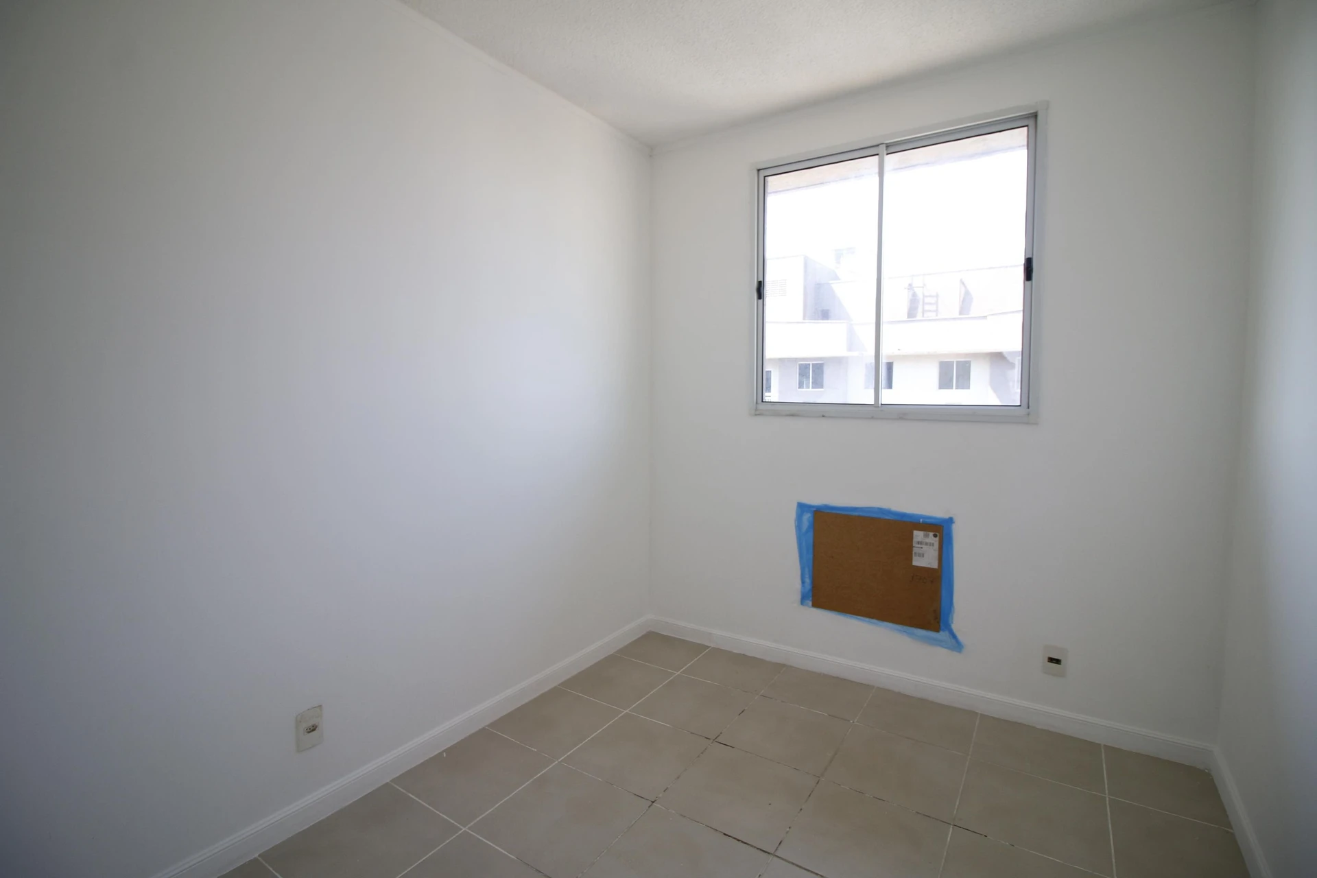 2-bedroom apartment in a building with a gym — photo 12