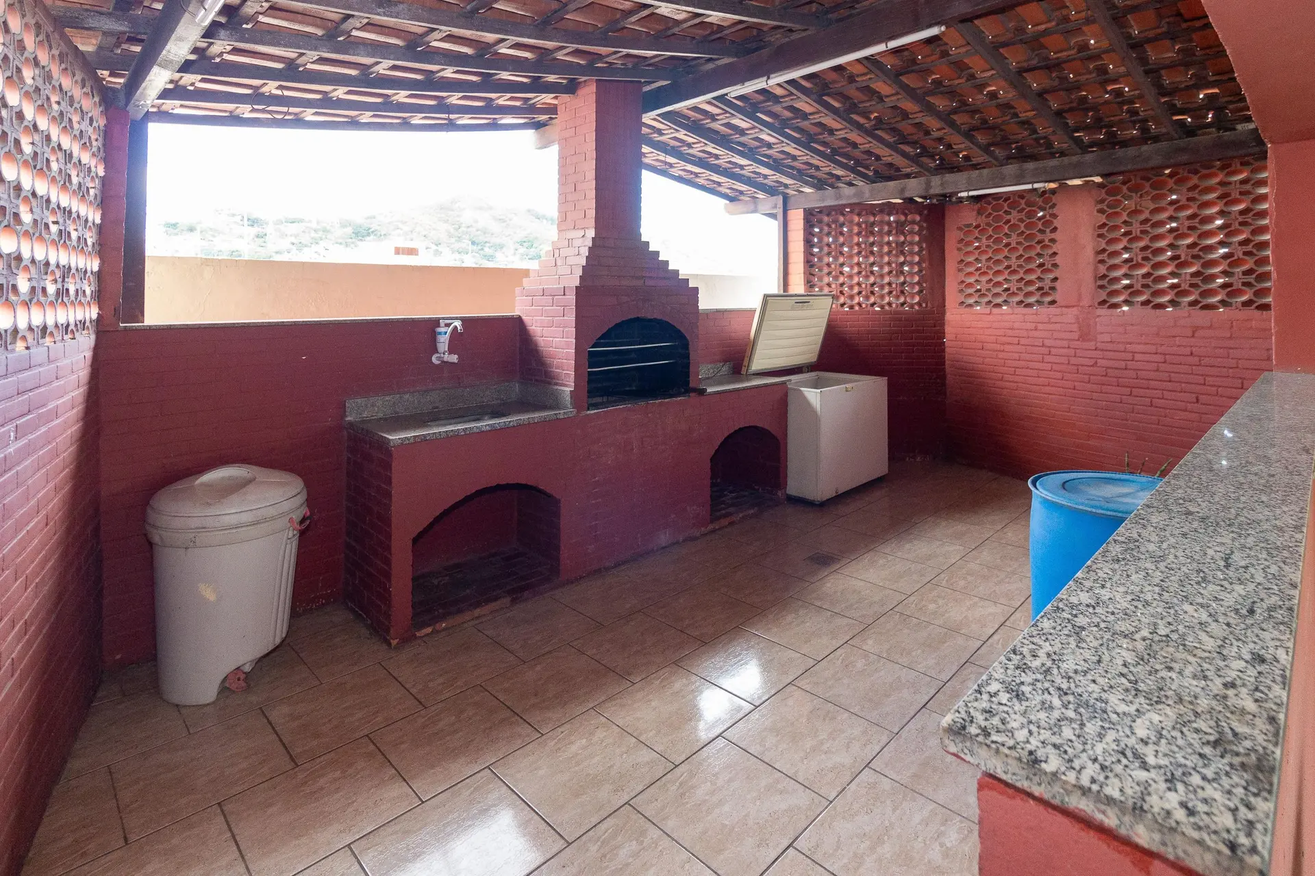 Furnished 3-bedroom apartment with balcony — photo 29