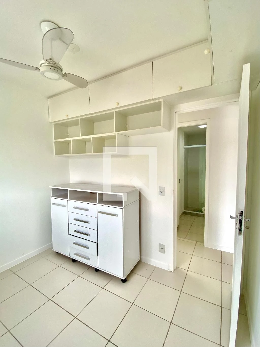 Apartamento de 2 quartos em condomínio com piscina — photo 17