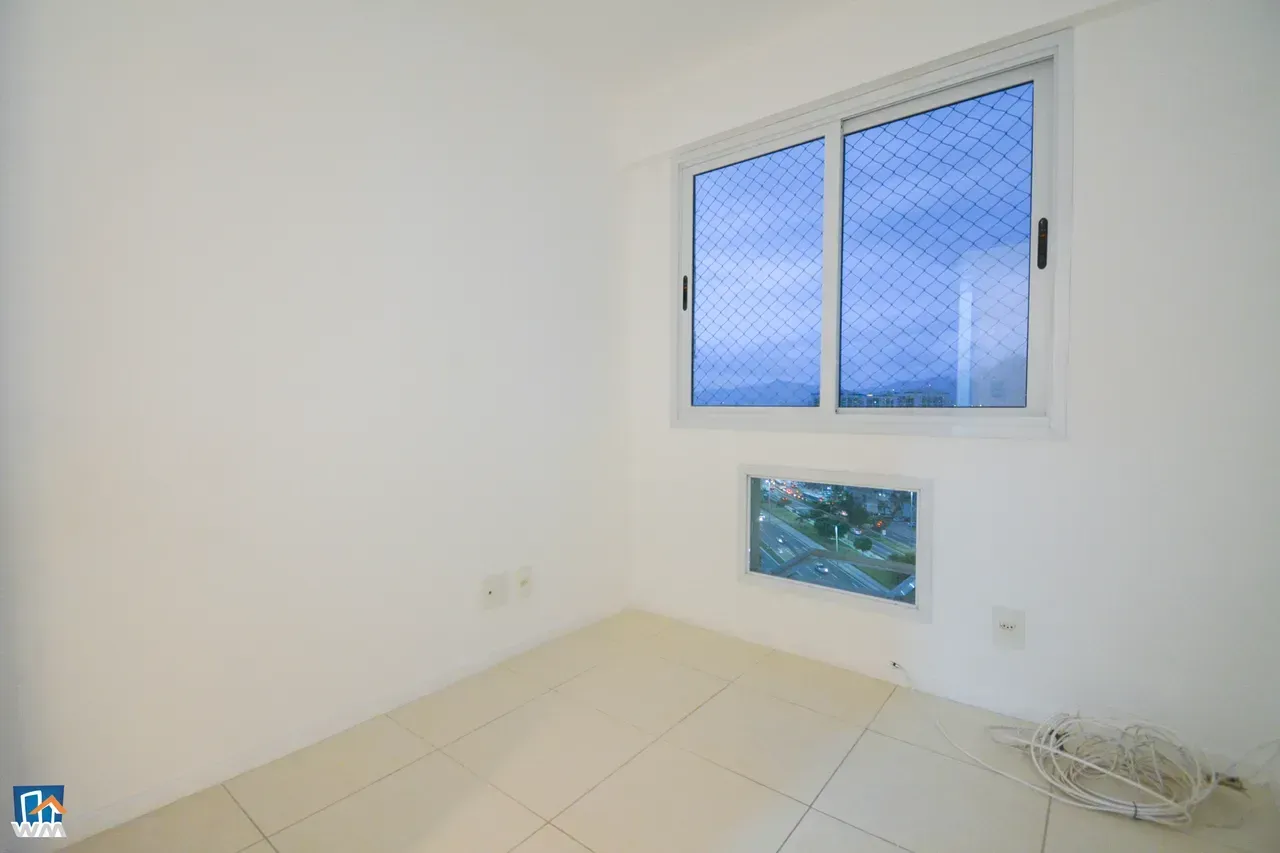 2-bedroom apartment with 1 bath and parking spot — photo 2