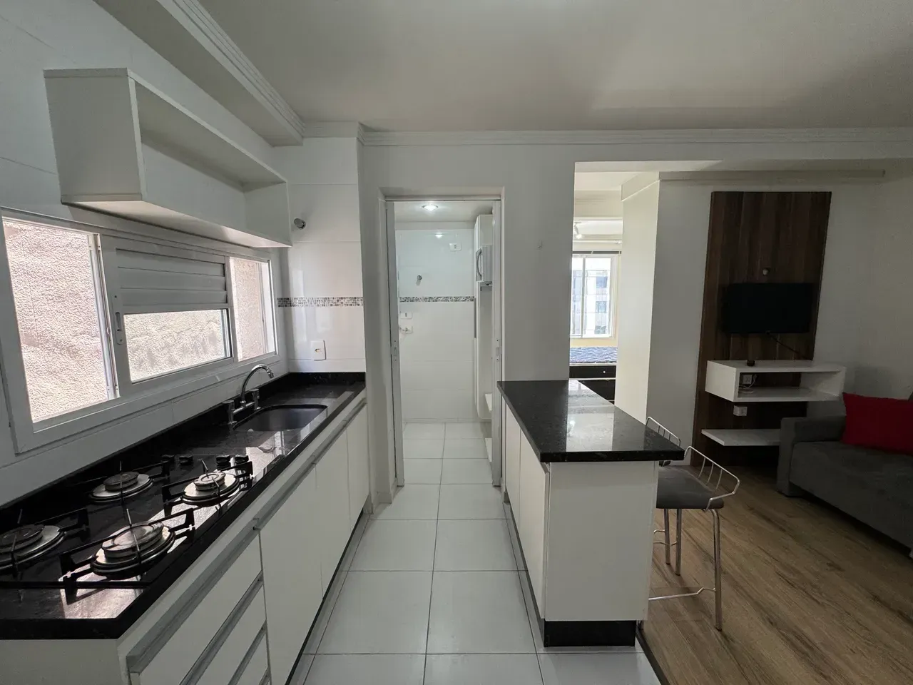 1-bedroom apartment with open kitchen and gas stove — photo 4
