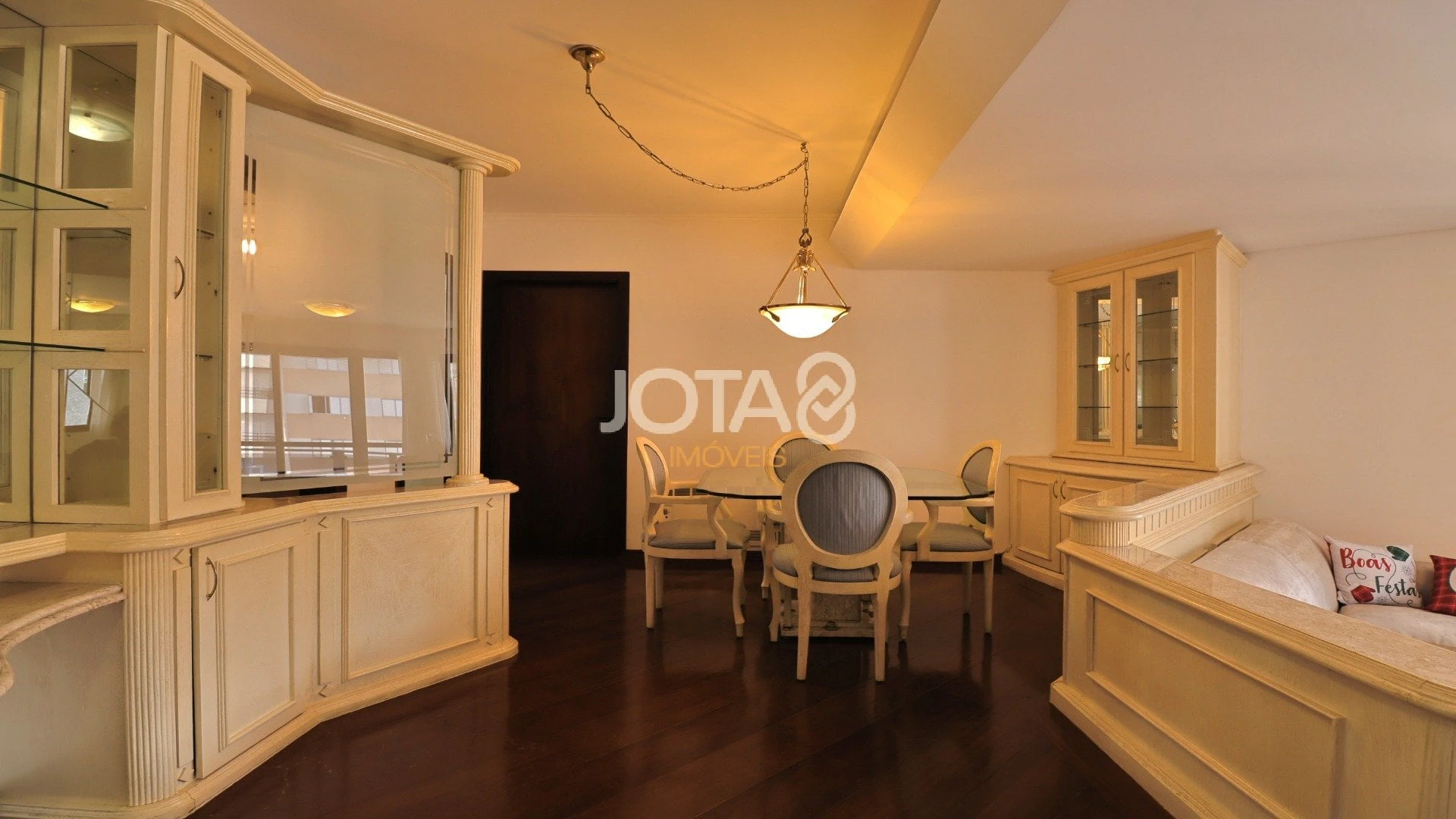 88 m² apartment with a bathtub and floor-to-ceiling windows — photo 15