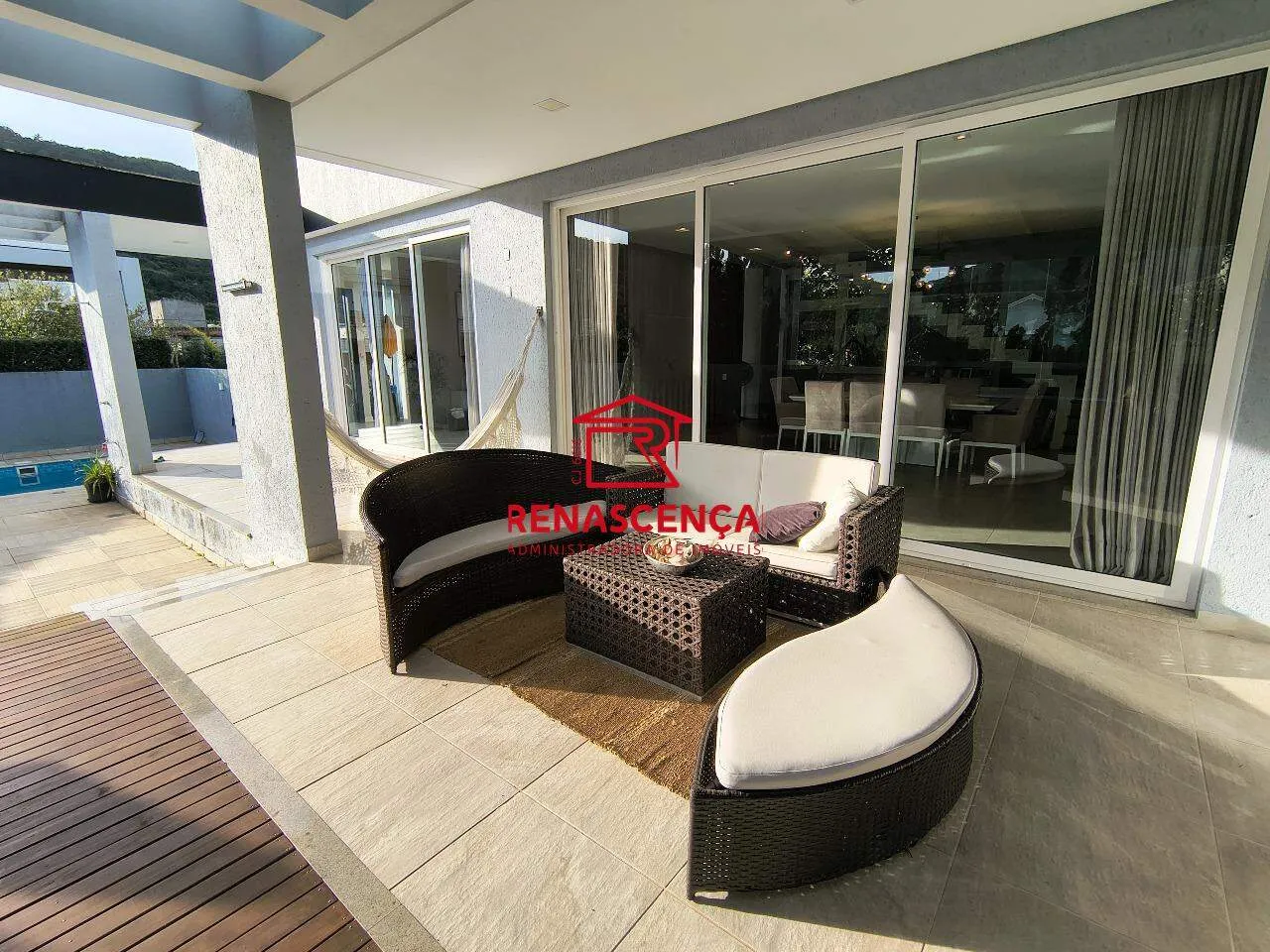 Меблированный дом с 4 спальнями-сюитами и садом 502 м² — photo 8