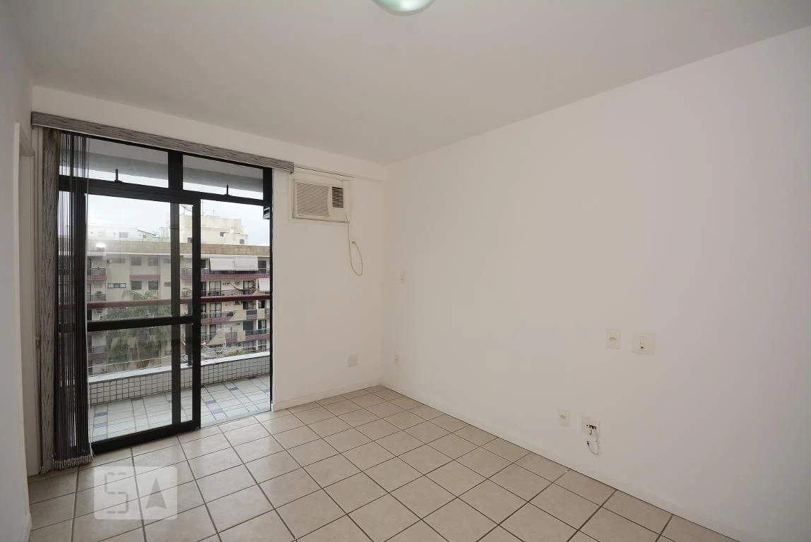 4-bedroom apartment in a building with a pool — photo 34