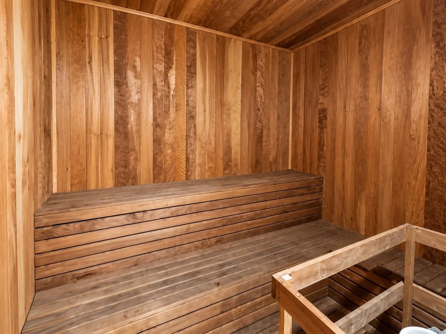 2-bedroom apartment in a building with a sauna — photo 17