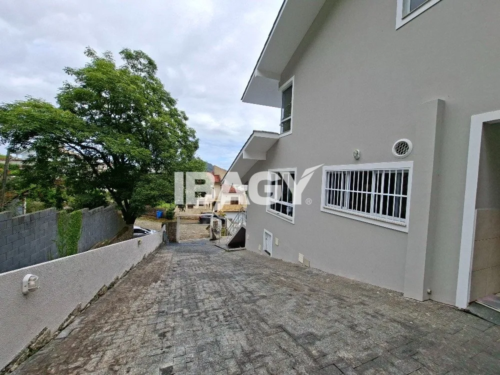 Furnished house with 3 bedrooms and a spacious balcony — photo 23