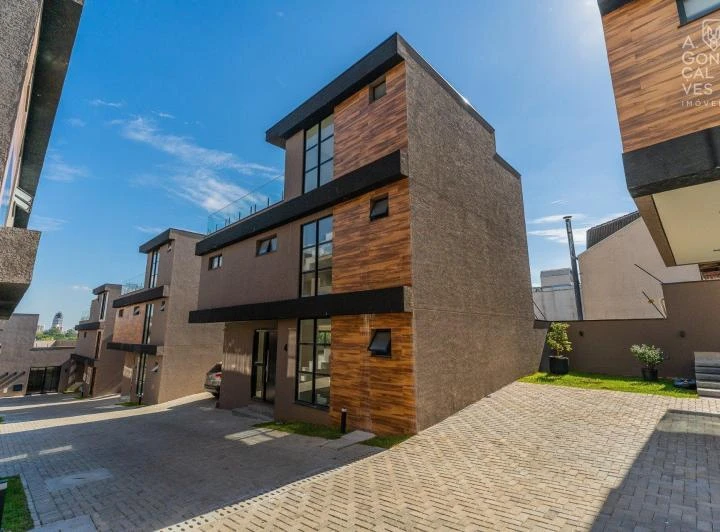 135 m² house with 3 bedrooms and 4 parking spots