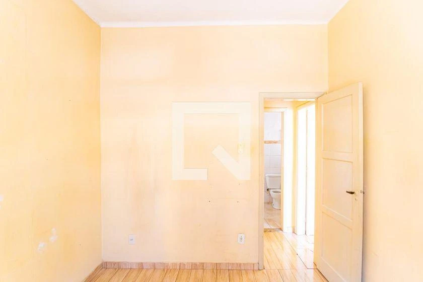 Rental apartment with 2 bedrooms and a laundry utility sink — photo 29