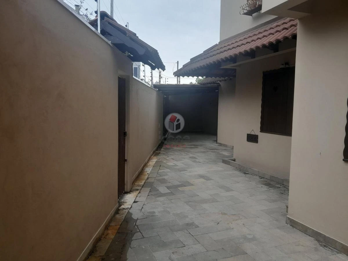 3-bedroom house with a bathtub in Curitiba — photo 26