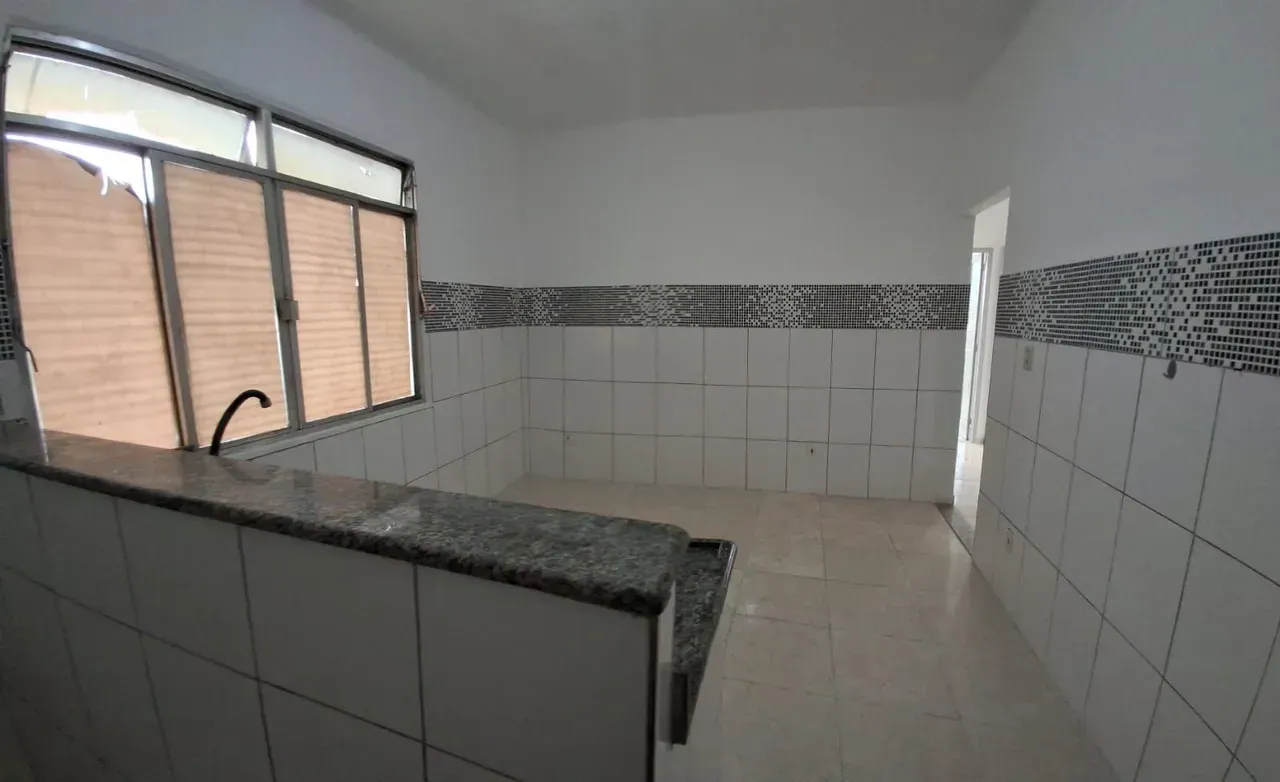 2-bedroom apartment with 1 bathroom, no parking — photo 8