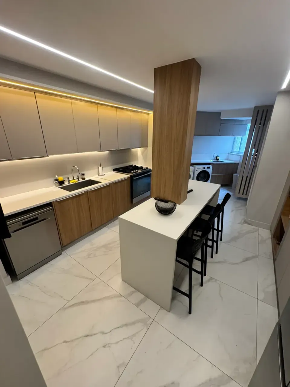 Apartamento mobiliado, 200 m², com janelas do piso ao teto — photo 2