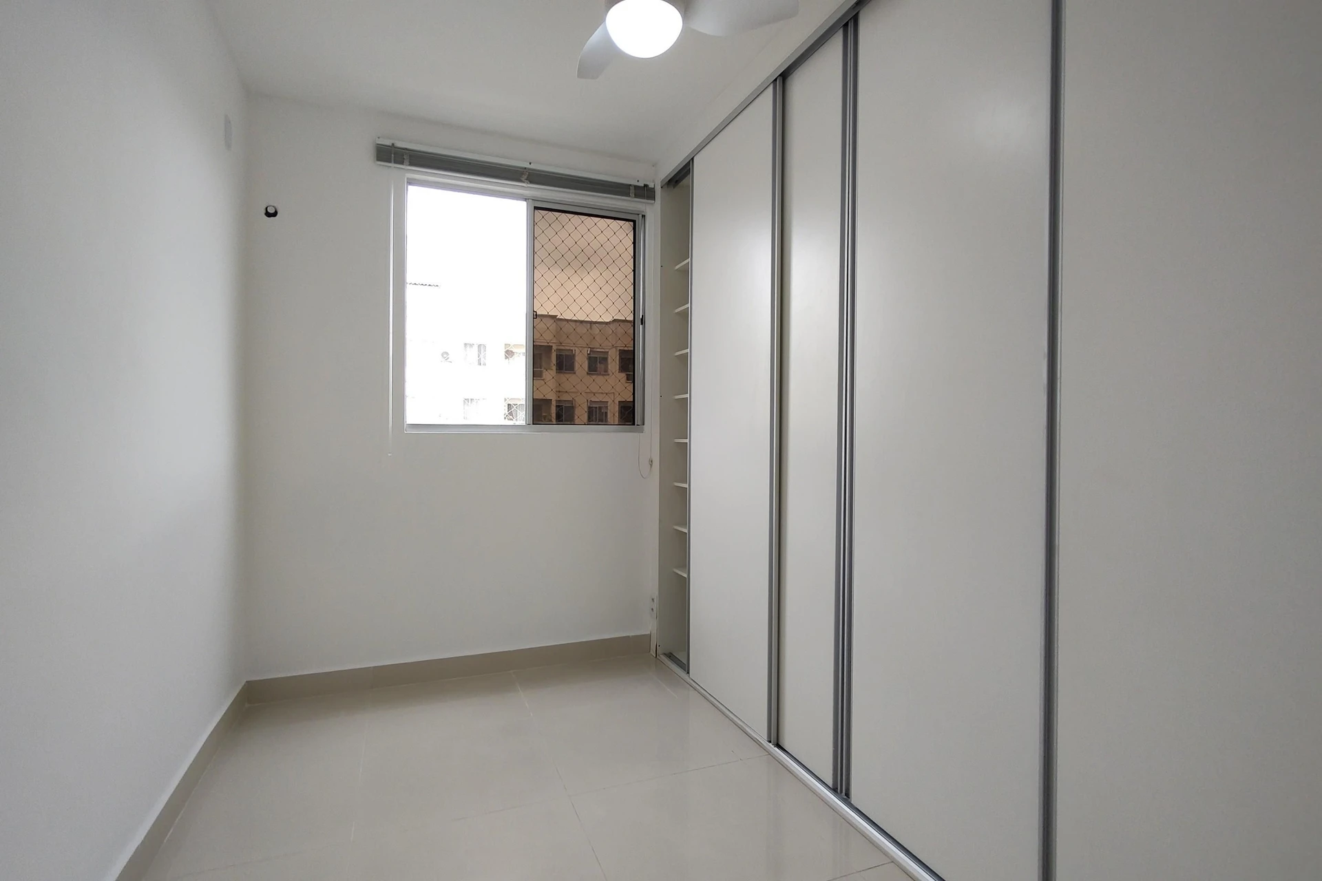 2-bedroom apartment in a building with a gym — photo 12