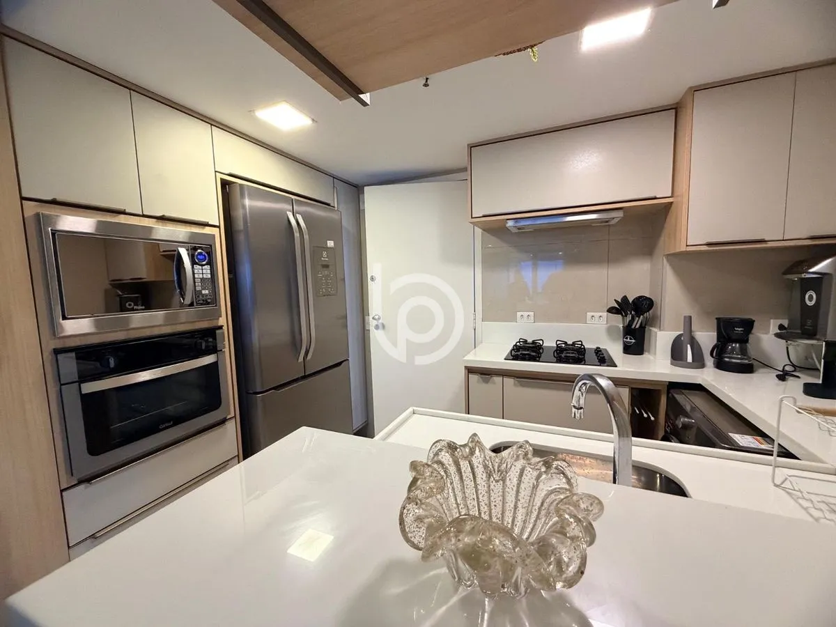 Furnished 2-bedroom apartment with 2 bathrooms and balcony — photo 25