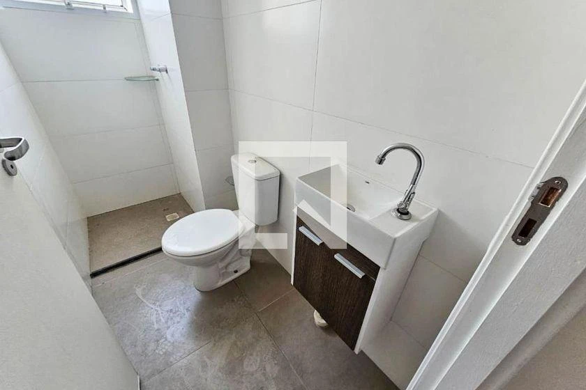 2-bedroom apartment in a building with a gym — photo 8