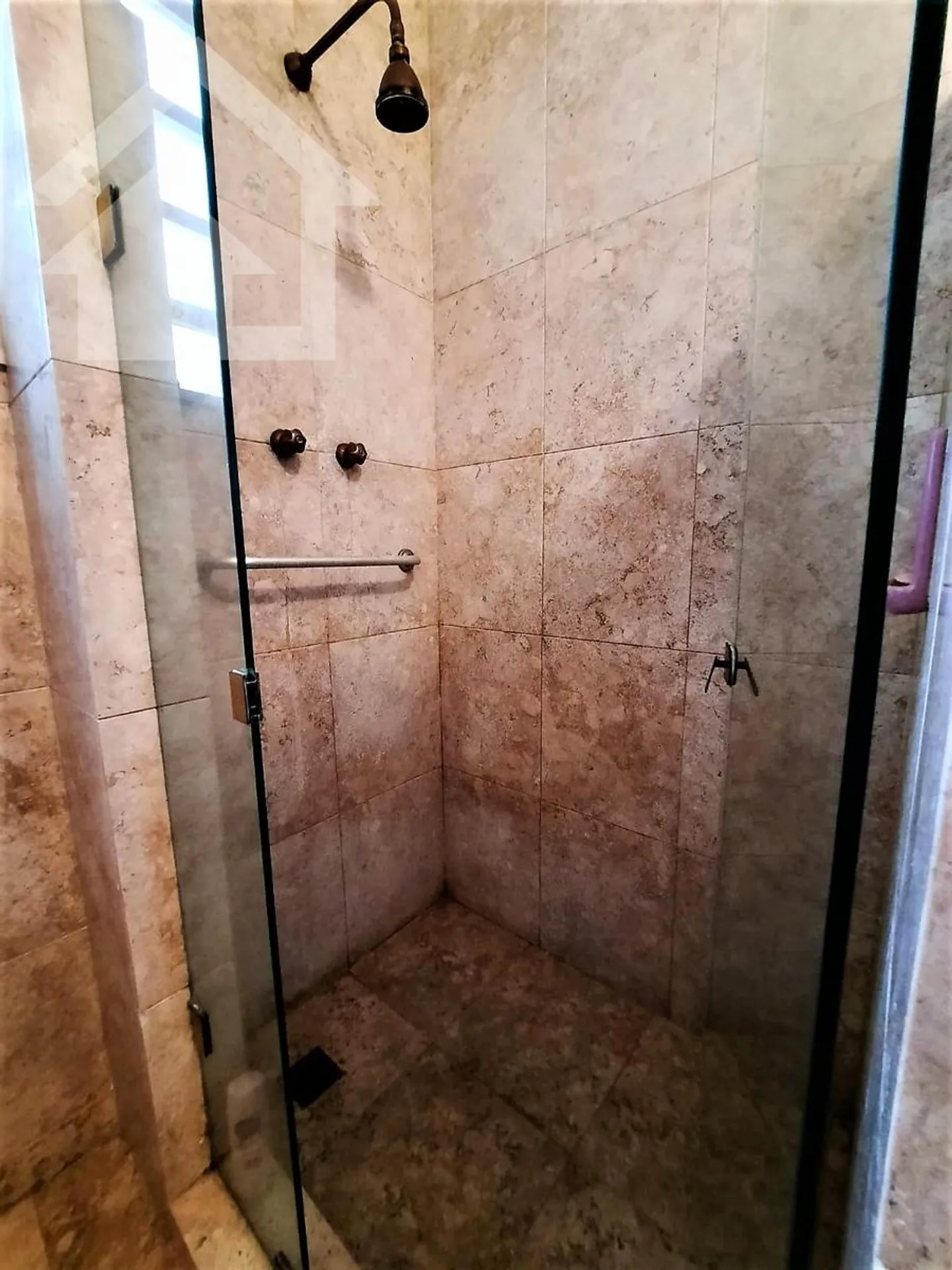 525 m² apartment with a home office and a bathtub — photo 10