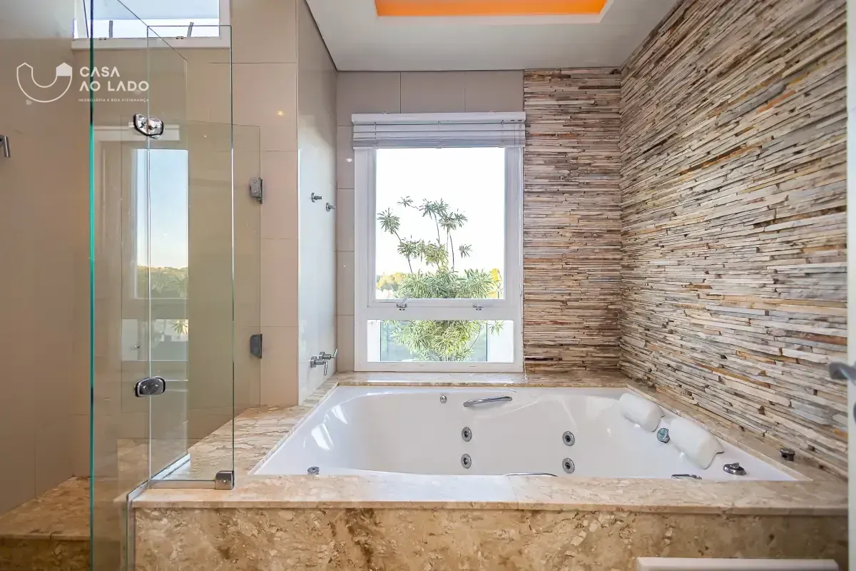 House with 629 m², 4 bedrooms and a balcony — photo 42