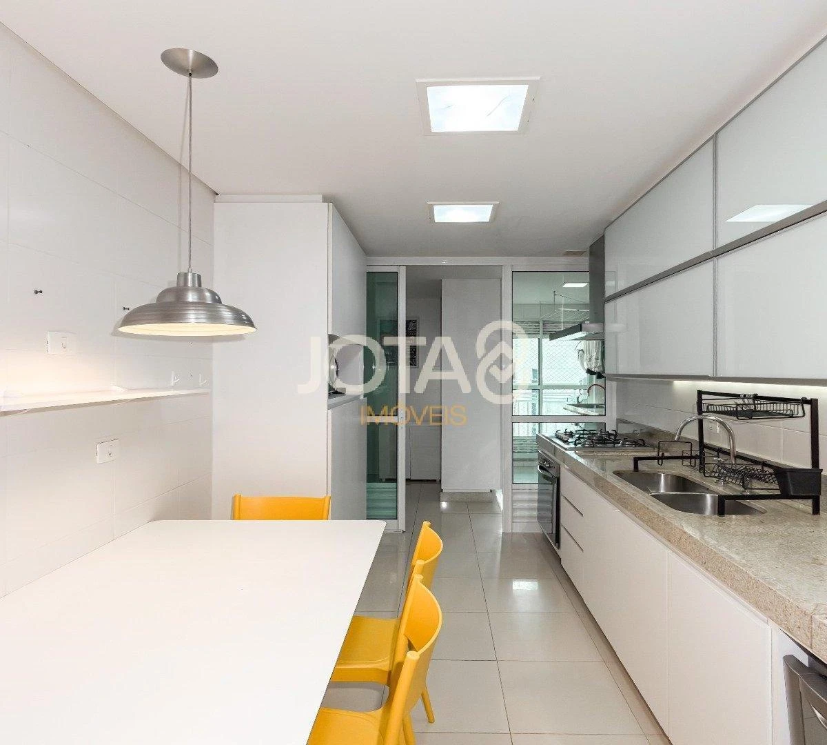 Furnished 4-bedroom apartment with open-plan kitchen — photo 24
