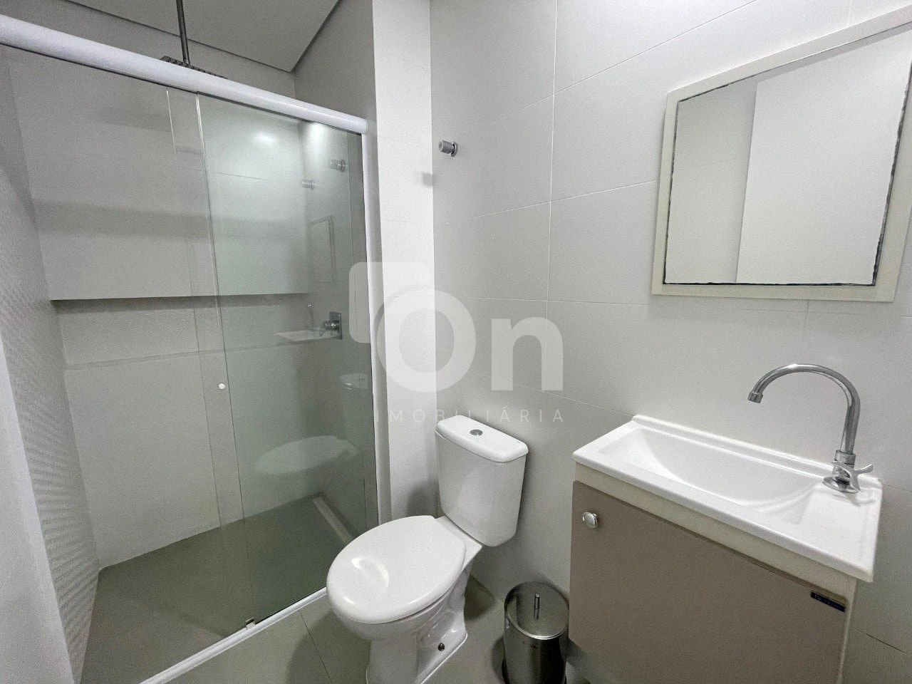 One-bedroom apartment in a building with a coworking space — photo 6