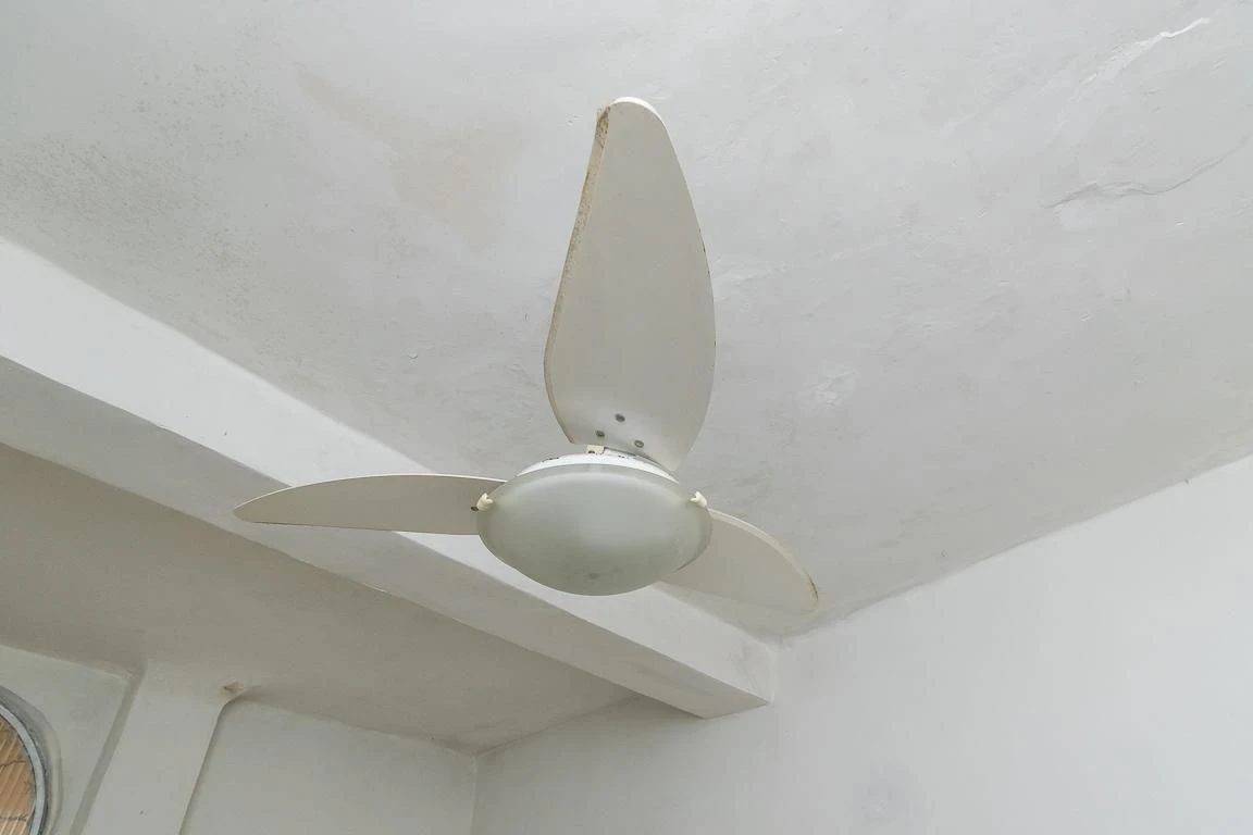 Unfurnished apartment with 2 bedrooms and a laundry area — photo 7
