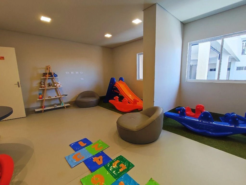 2-bedroom apartment with wood or laminate floors in Curitiba — photo 35