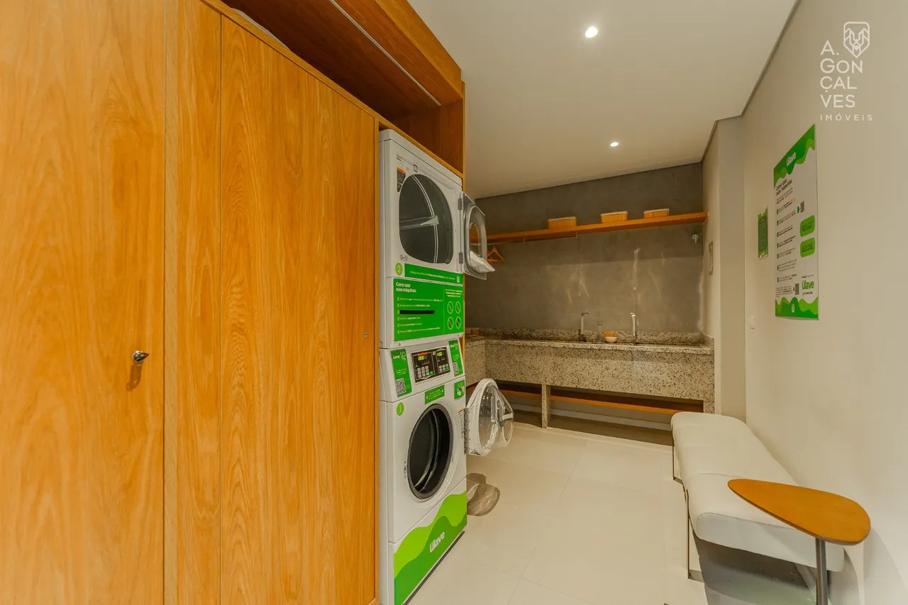 Furnished 37 m² apartment with 1 bedroom and glass balcony — photo 17