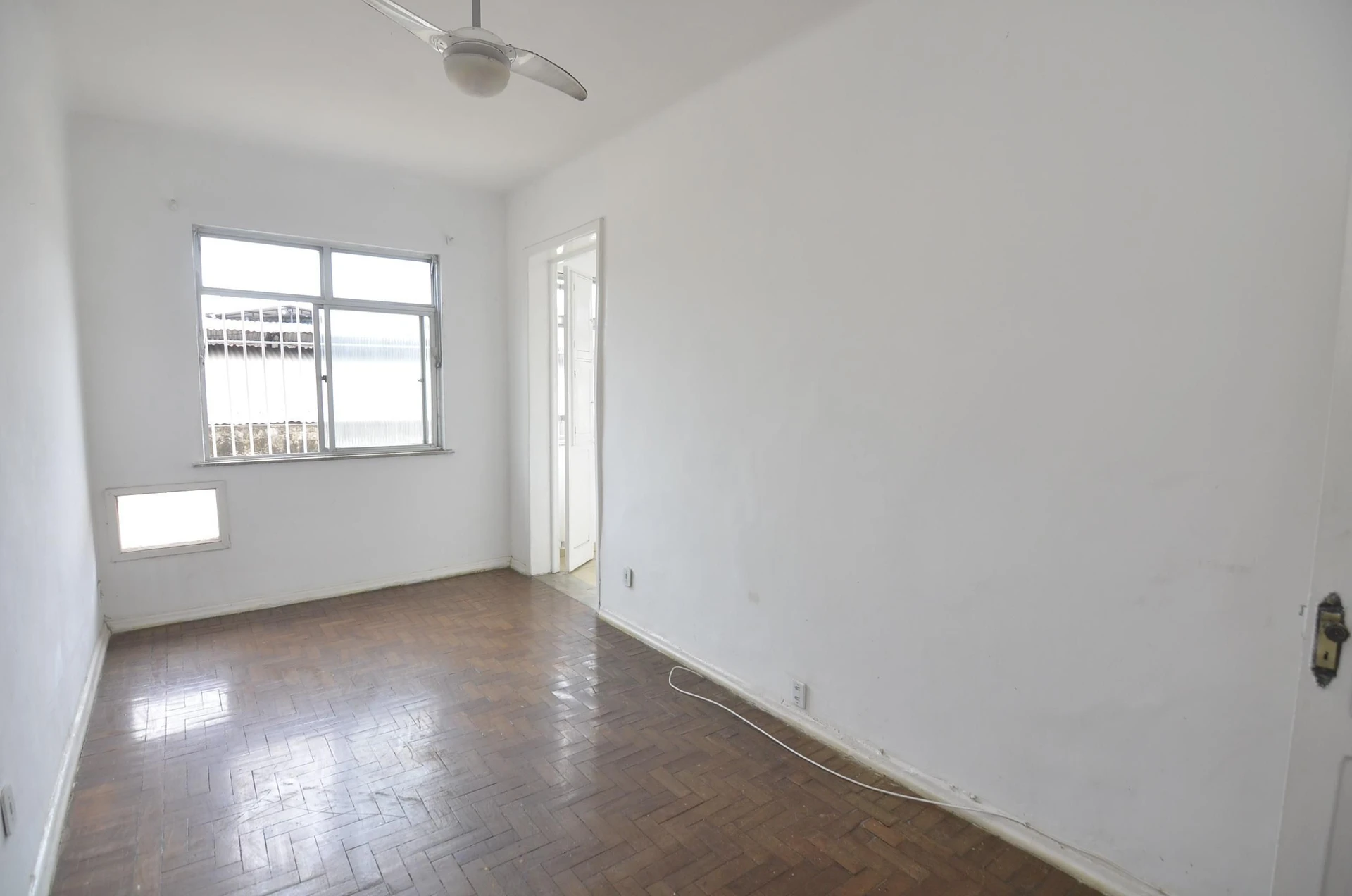 Apartment, 85 m², with wood or laminate floors — photo 16