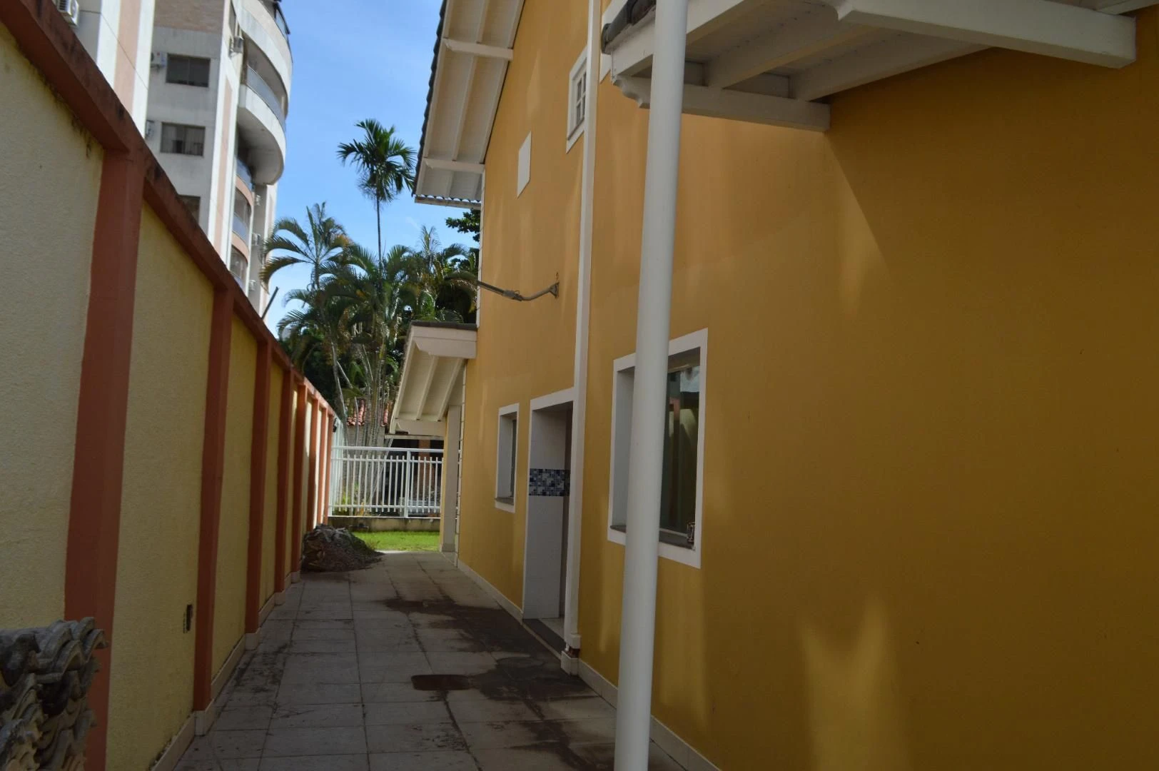House, 362 m², with a jacuzzi — photo 92