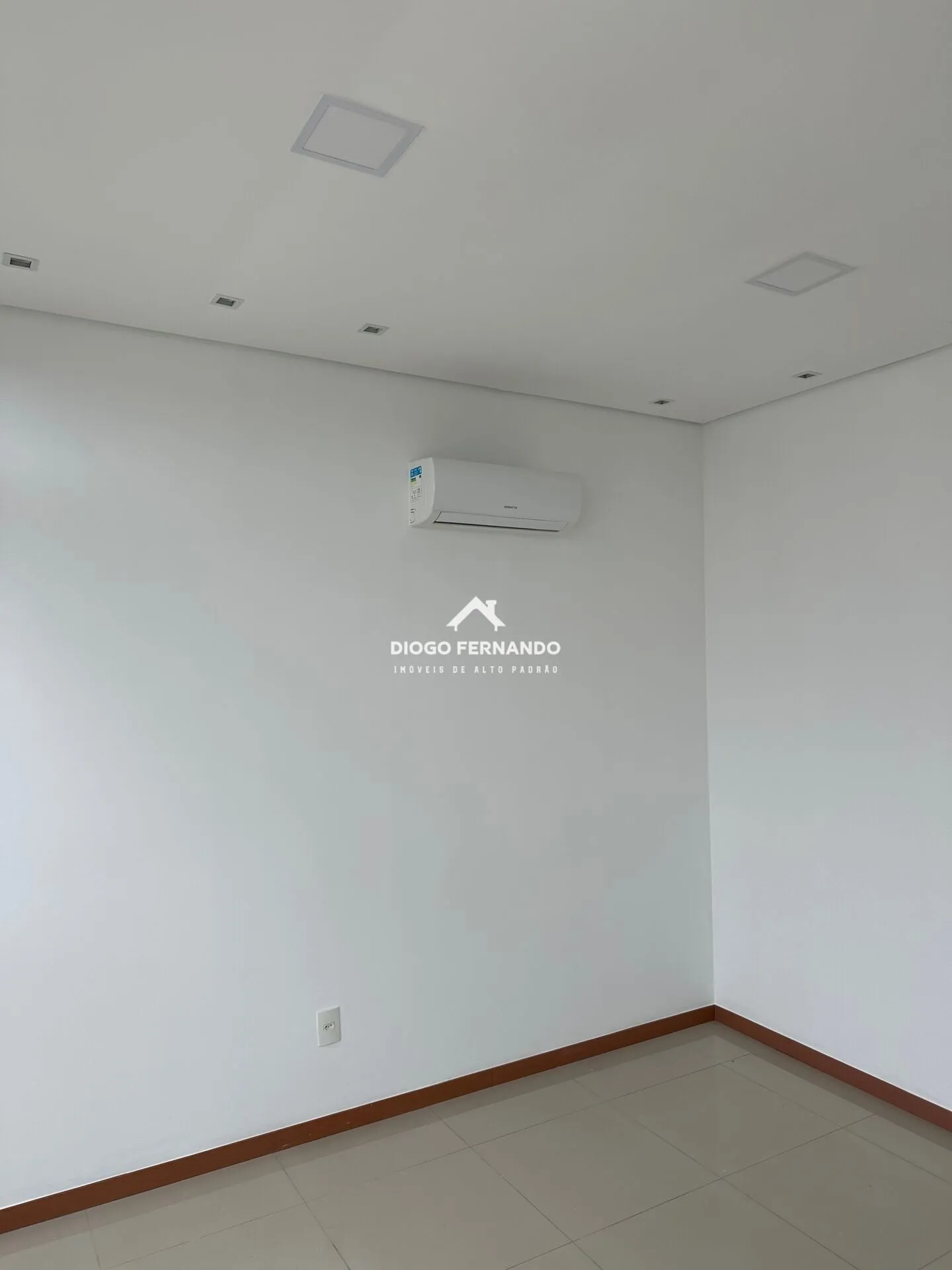 2-bedroom apartment with a glass-enclosed balcony — photo 5