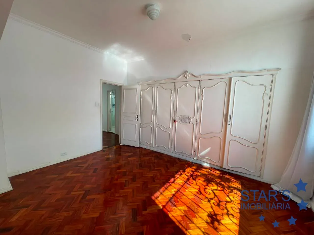 Будинок 250 м² із вікнами від підлоги до стелі — photo 14