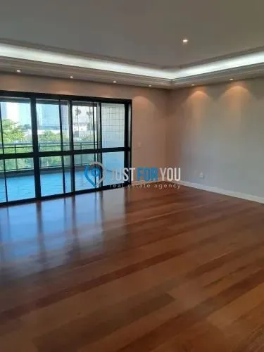 Apartment with 4 bedrooms, 5 bathrooms and a balcony — photo 9