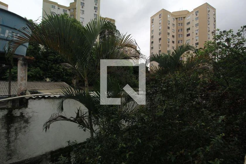 3-bedroom apartment in a building with a pool — photo 23