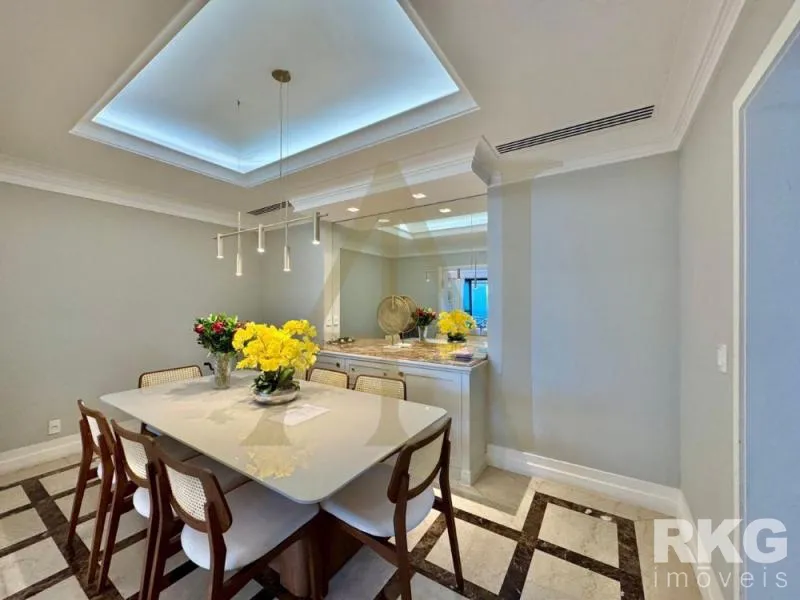 Furnished apartment with 4 bedrooms and water and city views — photo 2