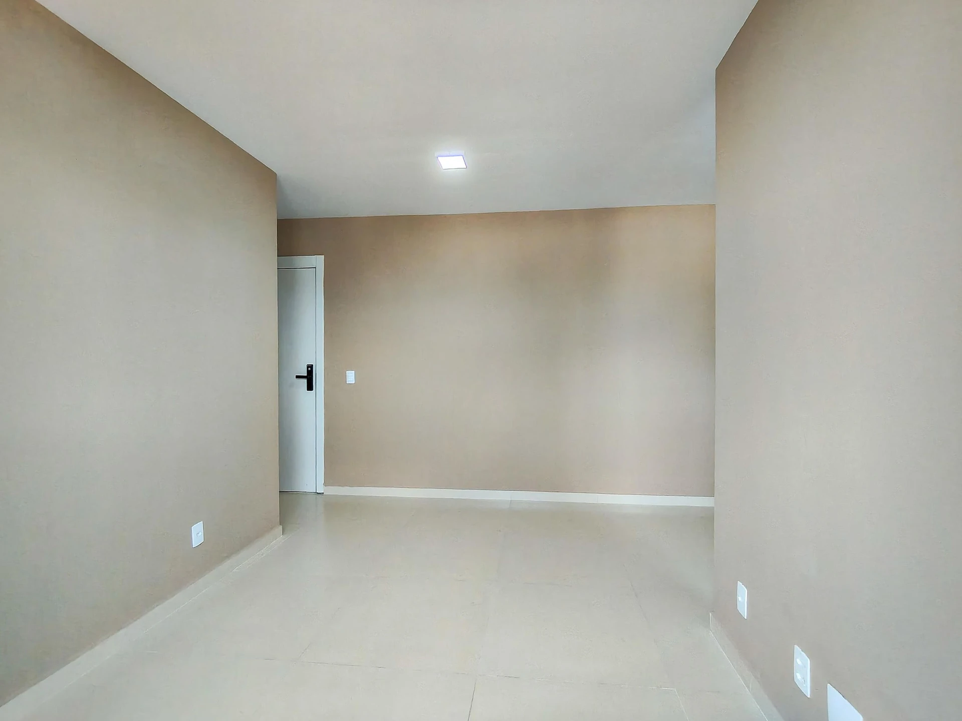 Apartamento com 2 quartos e varanda de vidro fechada — photo 36