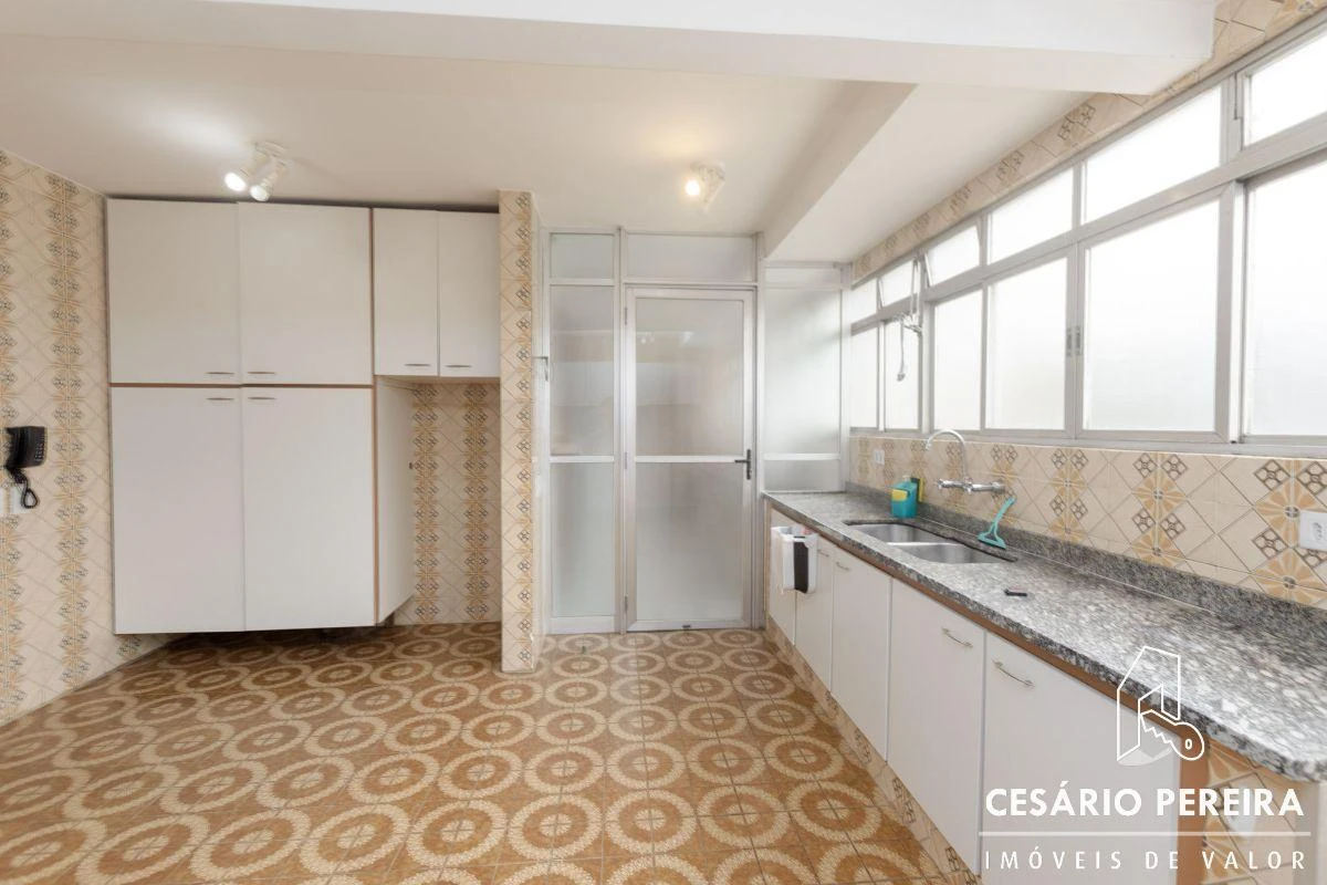 Furnished apartment, 215 m², with a bathtub — photo 9
