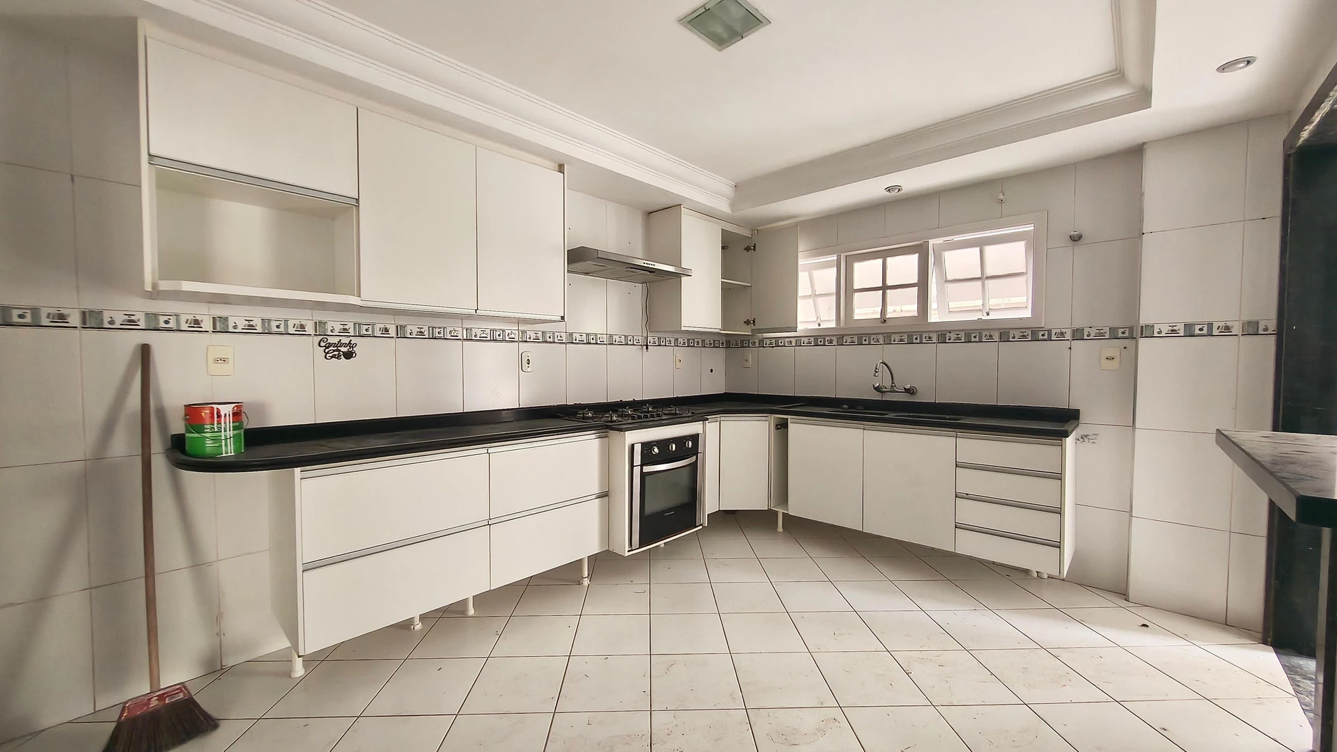 3-bedroom house with a walk-in closet in Rio de Janeiro — photo 30