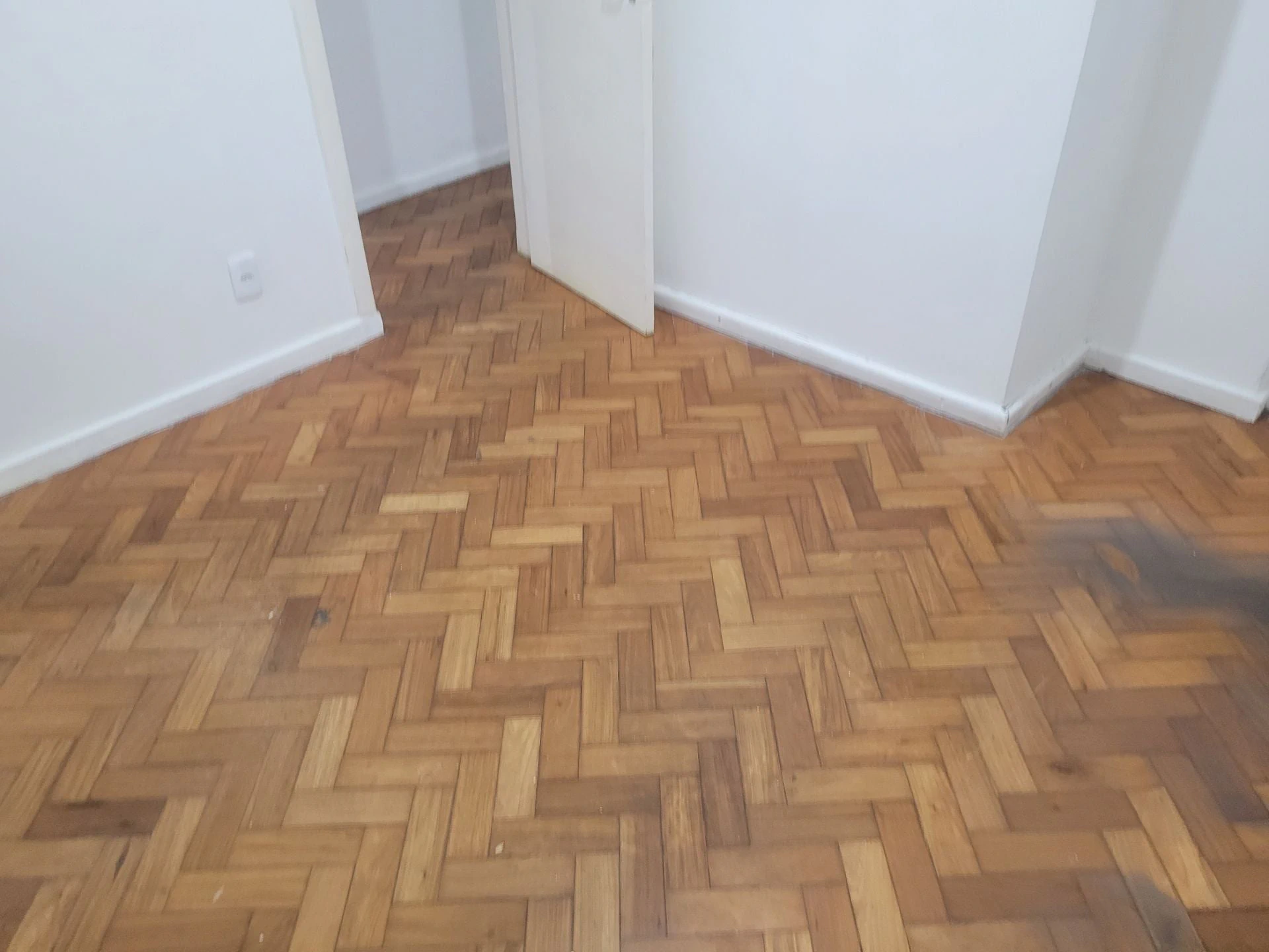 Apartment, 65 m², with wood or laminate floors — photo 4