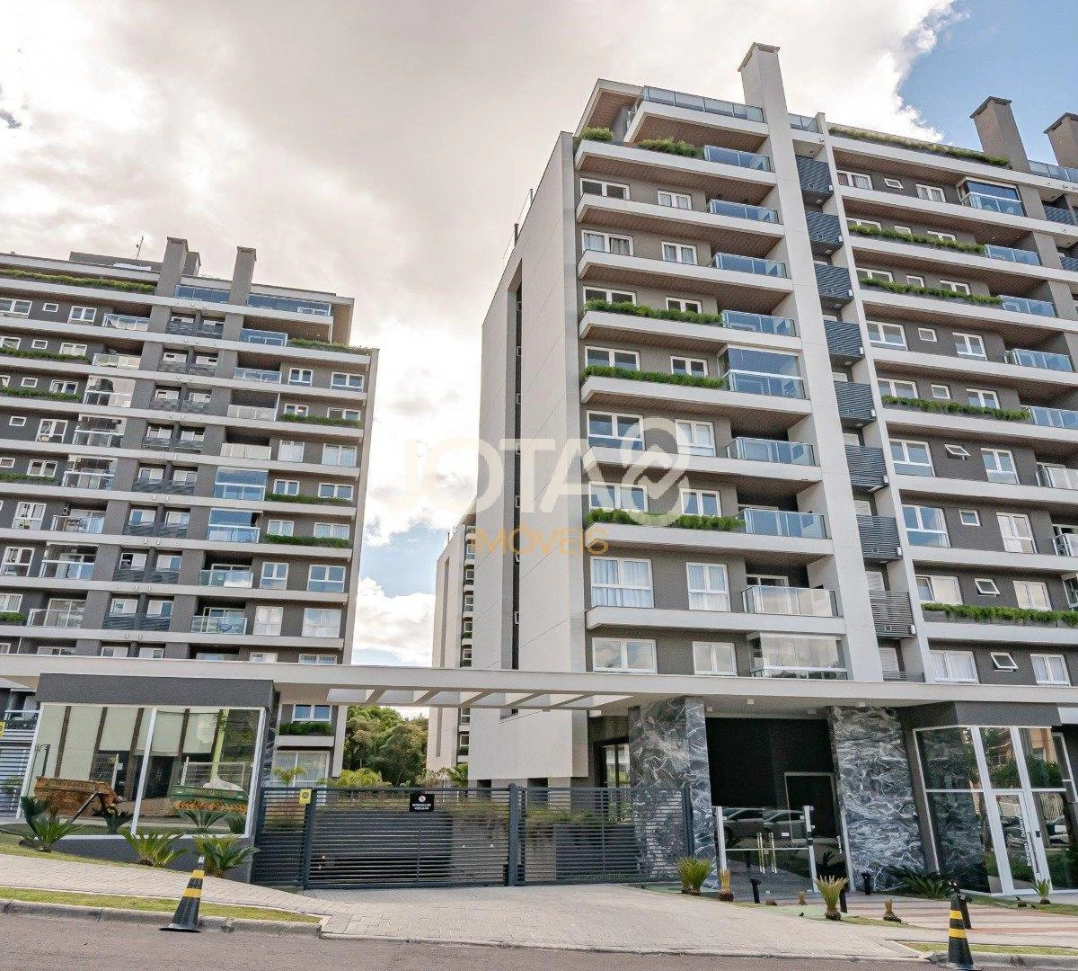 Floor-to-ceiling windows in a 3-bedroom apartment, 194 m² — photo 34