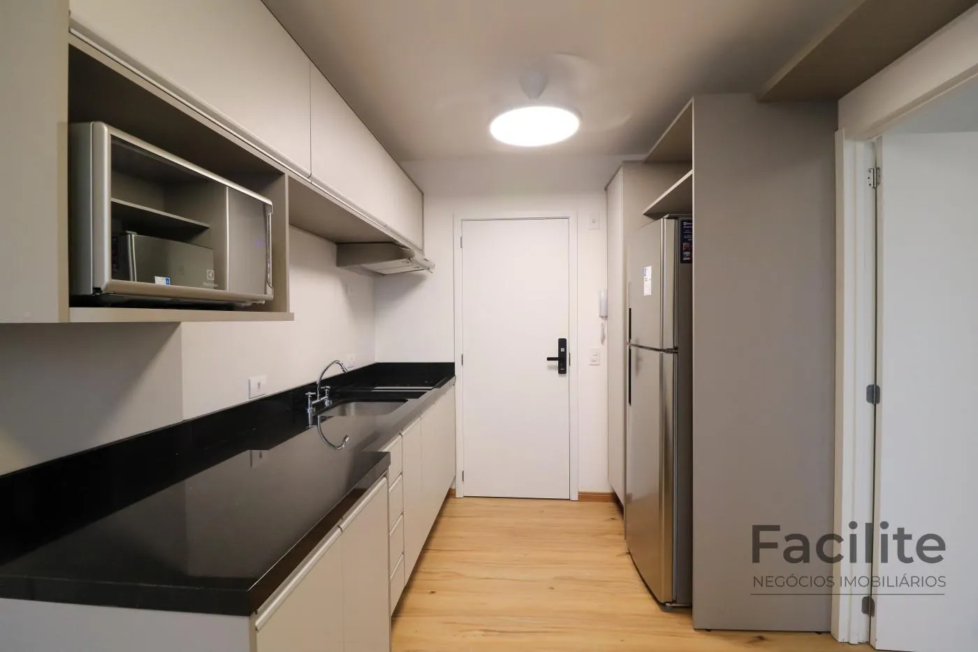 Apartment on the 19th floor with a home office — photo 27