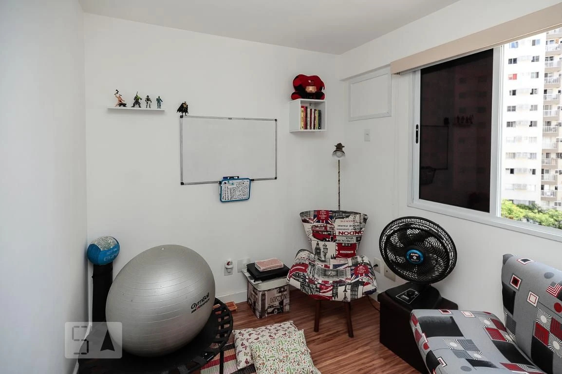 Furnished 2-bedroom apartment with balcony — photo 23