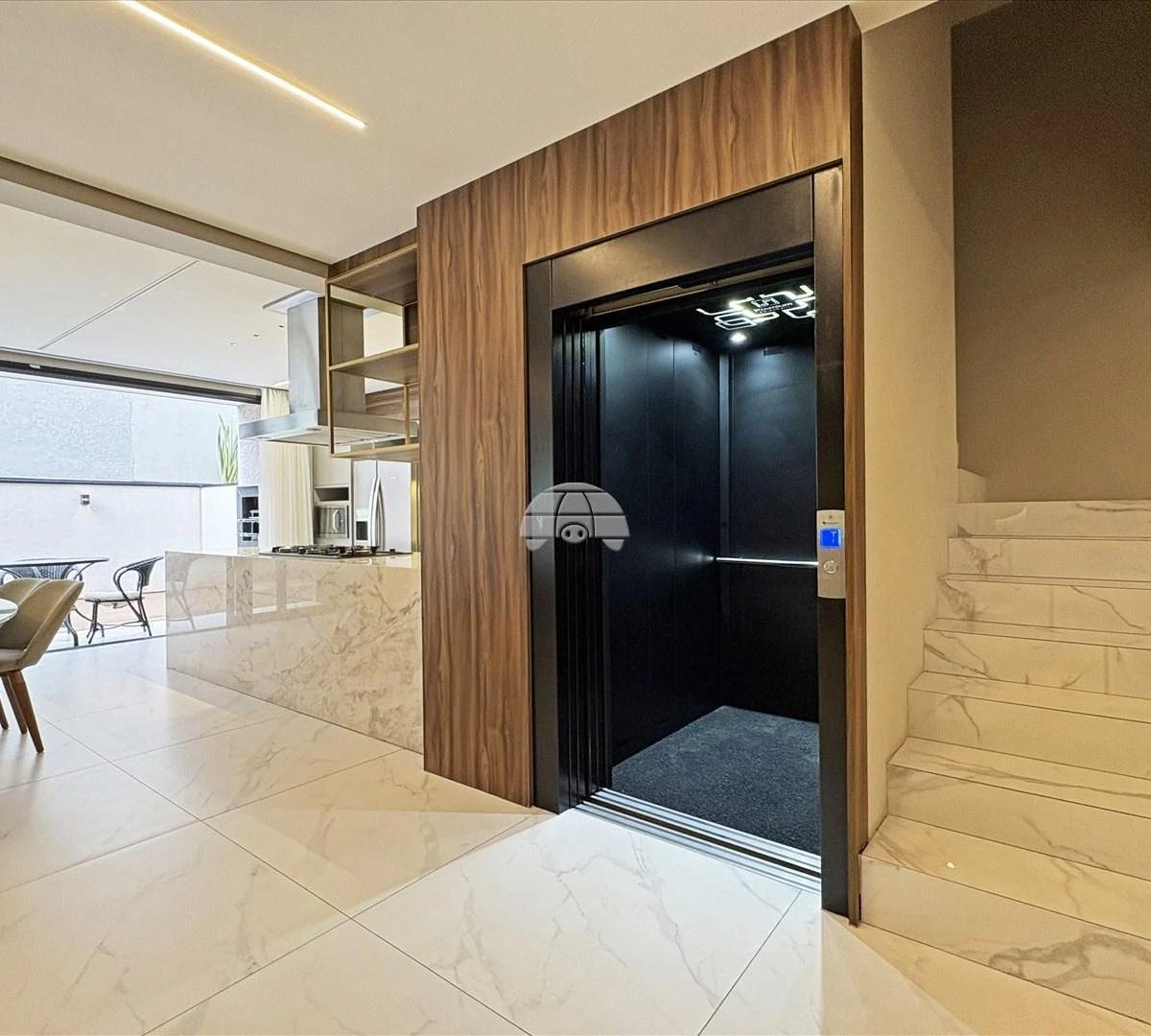 Furnished 293 m² house with open-plan kitchen — photo 46