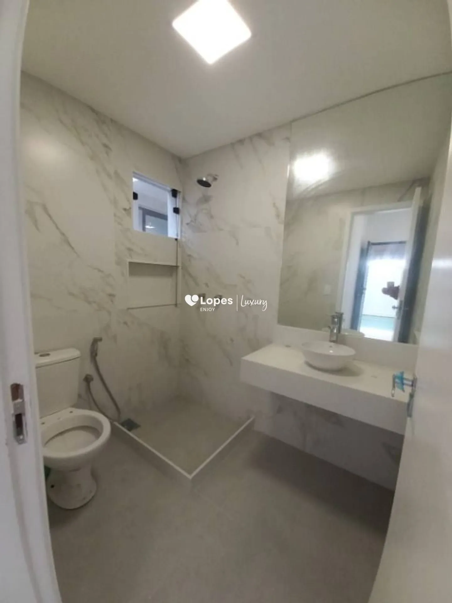 Unfurnished 4-bedroom house with 5 bathrooms and 329 m² — photo 17