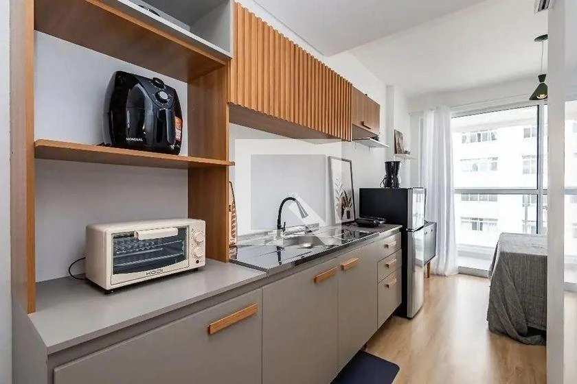 27 m² studio with a glass-enclosed balcony and a home office — photo 7