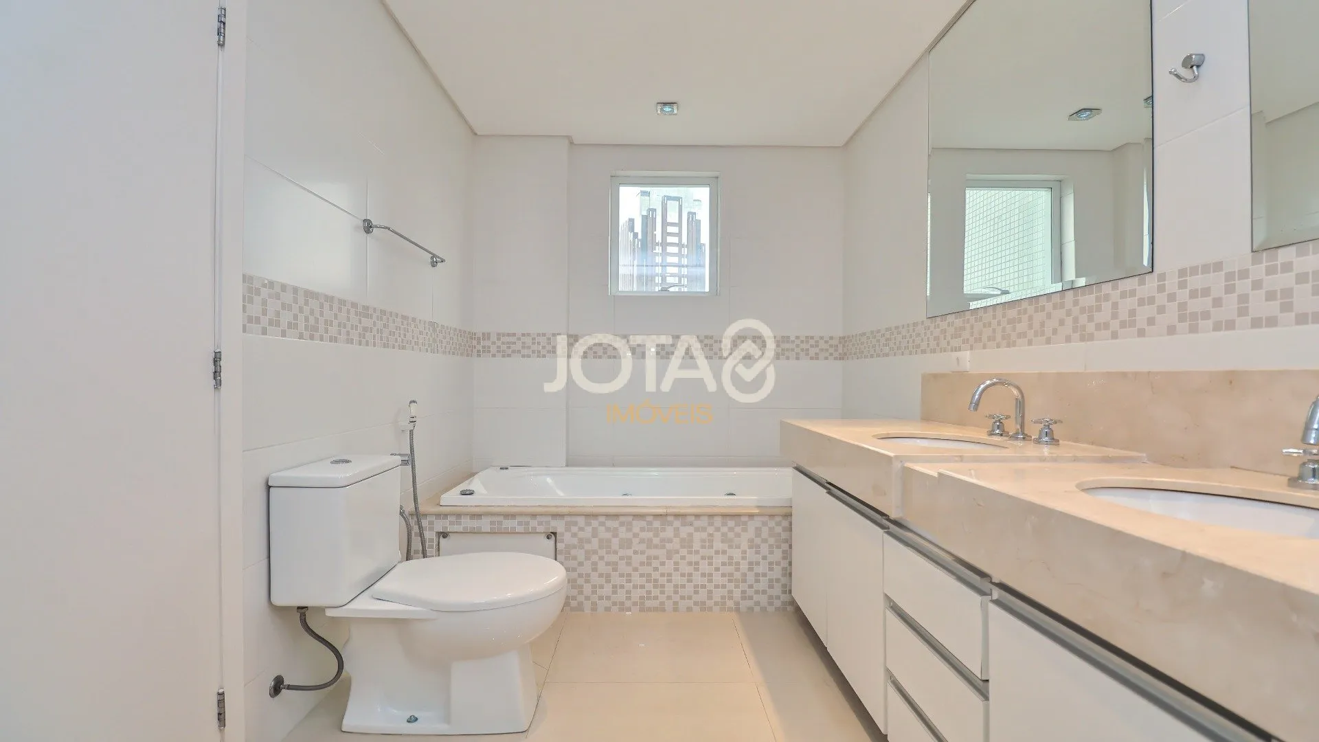 Орендна квартира з 4 спальнями та 329 м² — photo 29