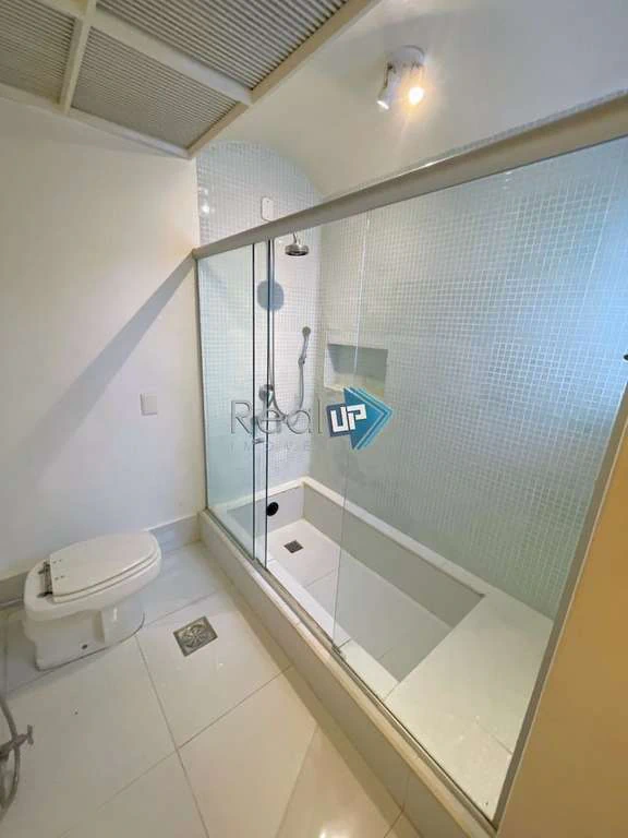 2-bedroom apartment with a glazed balcony — photo 19
