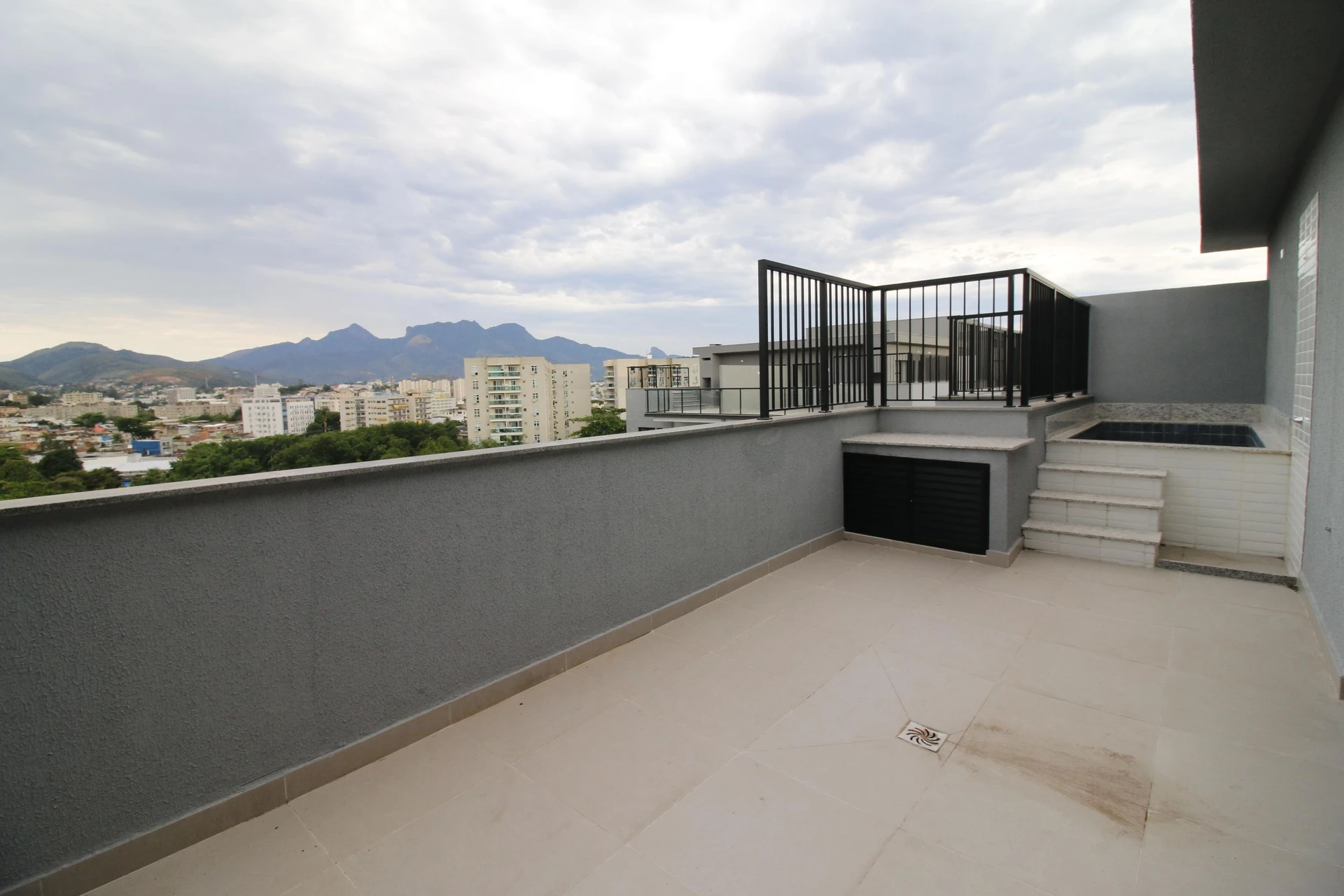 Home office in a 2-bedroom apartment, 130 m² — photo 22